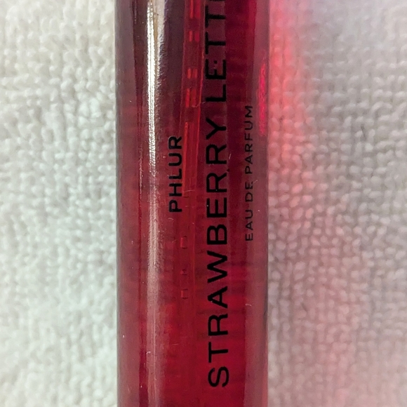 Phlur Strawberry Perfume - Picture 3 of 5